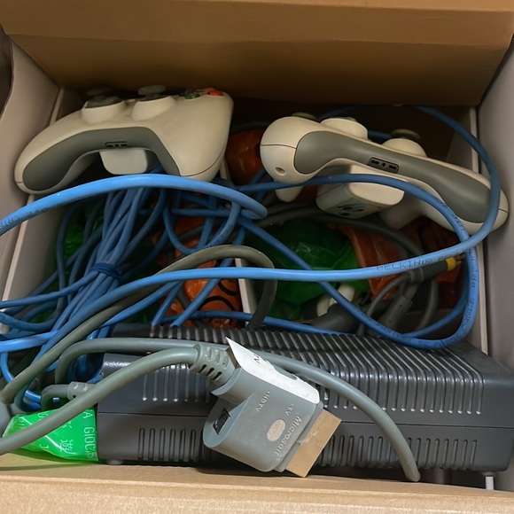 Xbox 360 - Picture 4 of 10